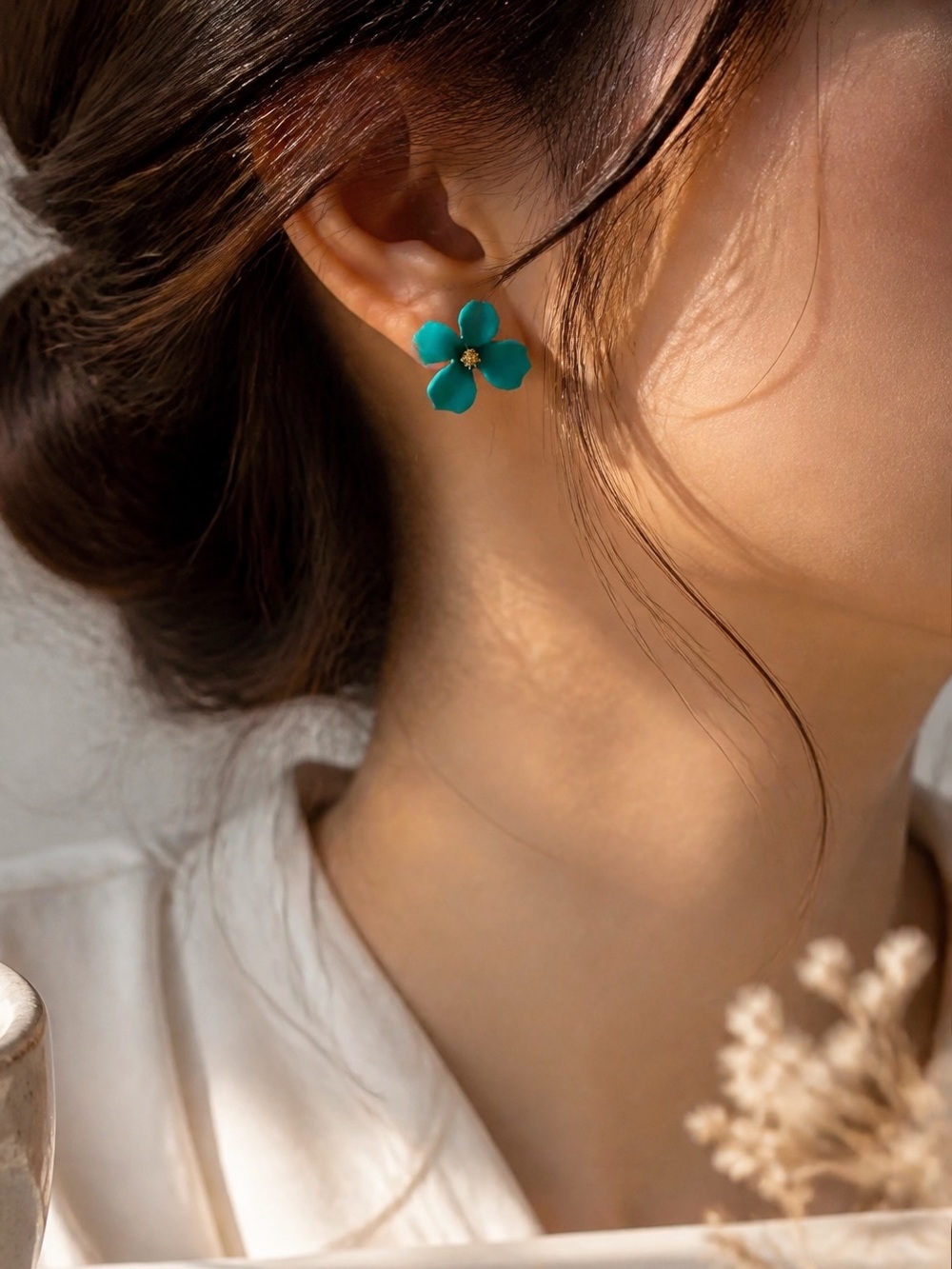 “Riya” Minimalist Cute Teal/Turquoise Gold Floral Stud Minimalist Cute Earrings - Picture 3 of 4